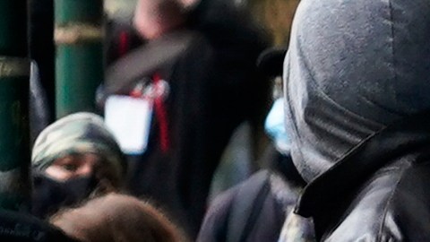 Una mujer sin hogar en Nueva York. Foto referencial.