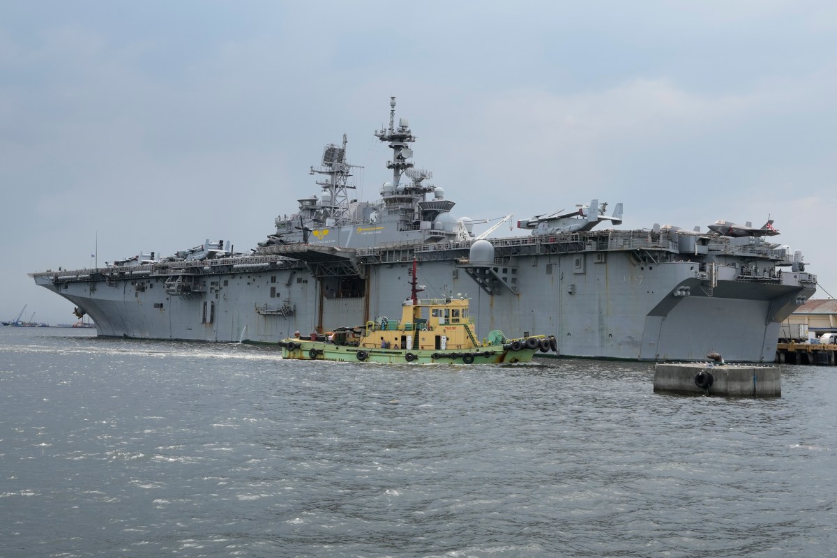 Buque de guerra de EE.UU. se sitúa cerca de Singapur rumbo a Oriente Medio, según CNN