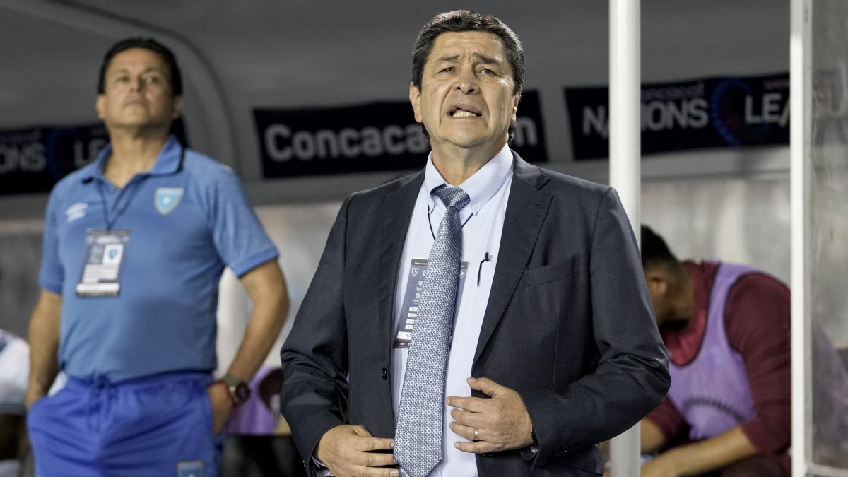 Luis Fernando Tena seguiría como DT de Guatemala pese a goleada 7-0 de Argelia
