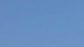 El representante Tony Gonzales, republicano por Texas, camina junto a otros congresistas cerca de la frontera entre Texas y México, el miércoles 3 de enero de 2024, en Eagle Pass, Texas.