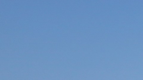 El representante Tony Gonzales, republicano por Texas, camina junto a otros congresistas cerca de la frontera entre Texas y México, el miércoles 3 de enero de 2024, en Eagle Pass, Texas.