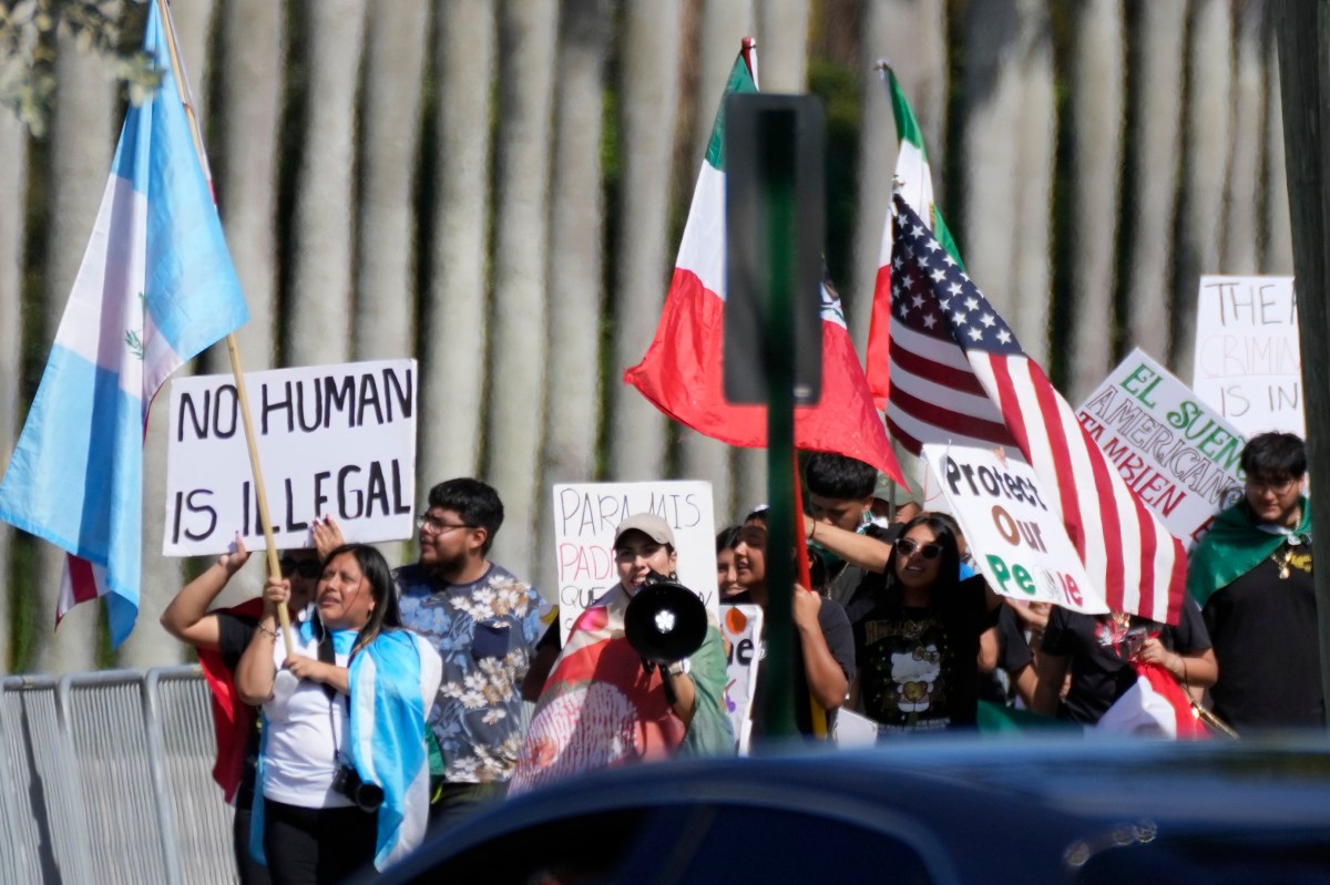 Juez ordena a ICE traer de vuelta a EE.UU. a niñas ciudadanas deportadas a Guatemala