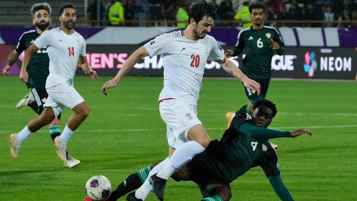 Expulsan de la selección de Irán al delantero Sardar Azmoun por “deslealtad” al régimen