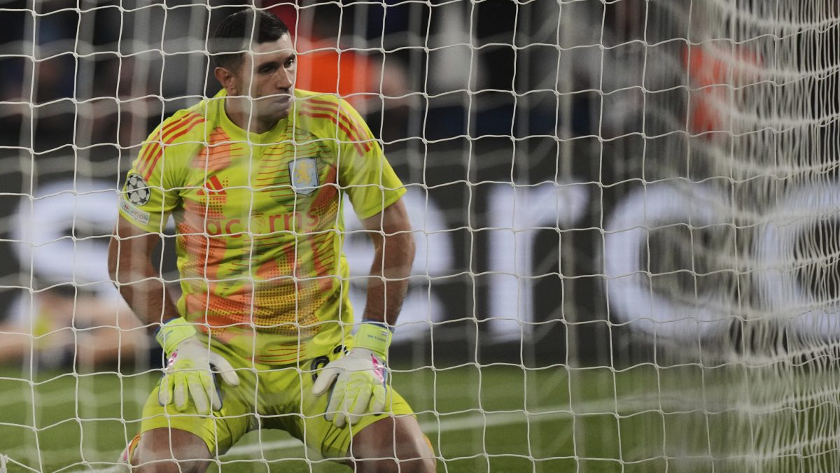 Dibu Martínez podría ser sancionado  en Inglaterra por promocionar apuestas