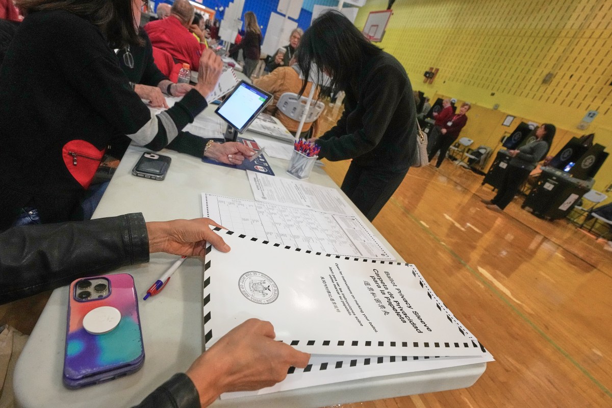 Agenda comunitaria NYC: reunión virtual sobre seguridad electoral, ayuda con los impuestos y mucho más