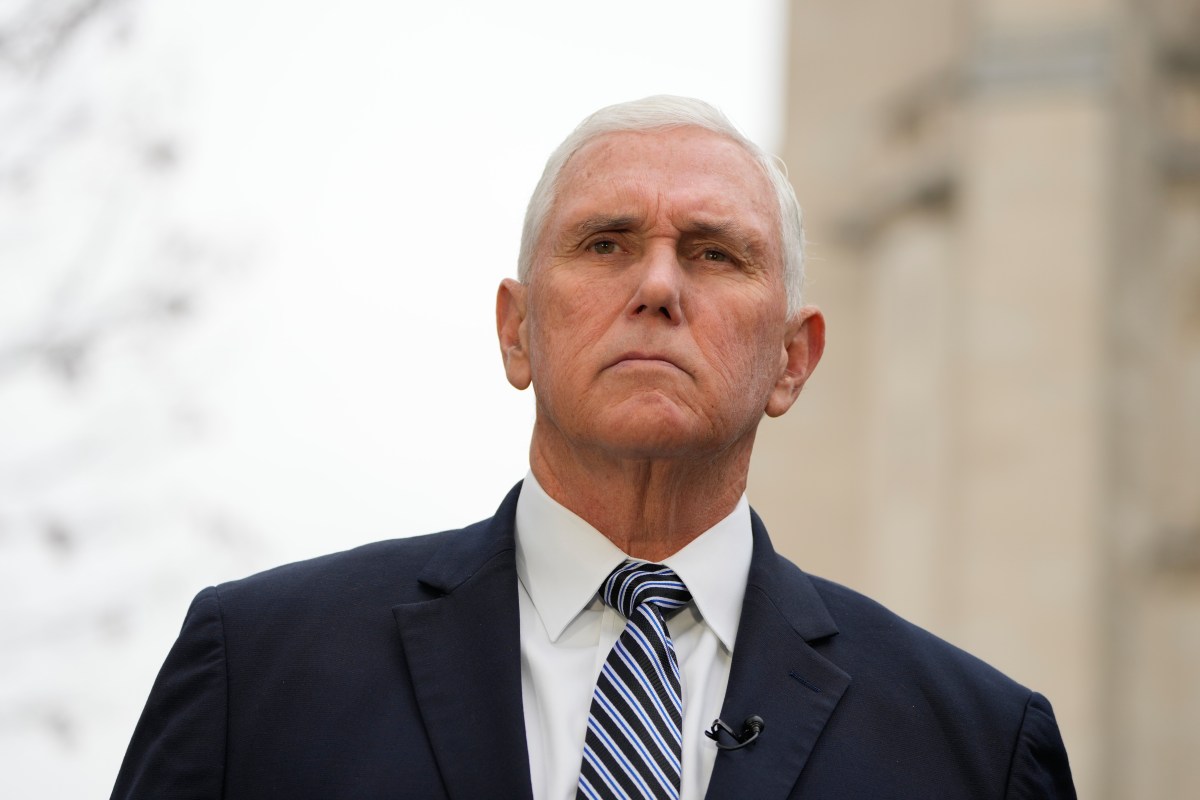 Pence defiende la ofensiva en Irán y afirma que busca poner fin a un conflicto de décadas
