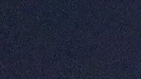 Personas depositan flores en las afueras de un centro de dentención de migrantes en Florida. Foto referencial.