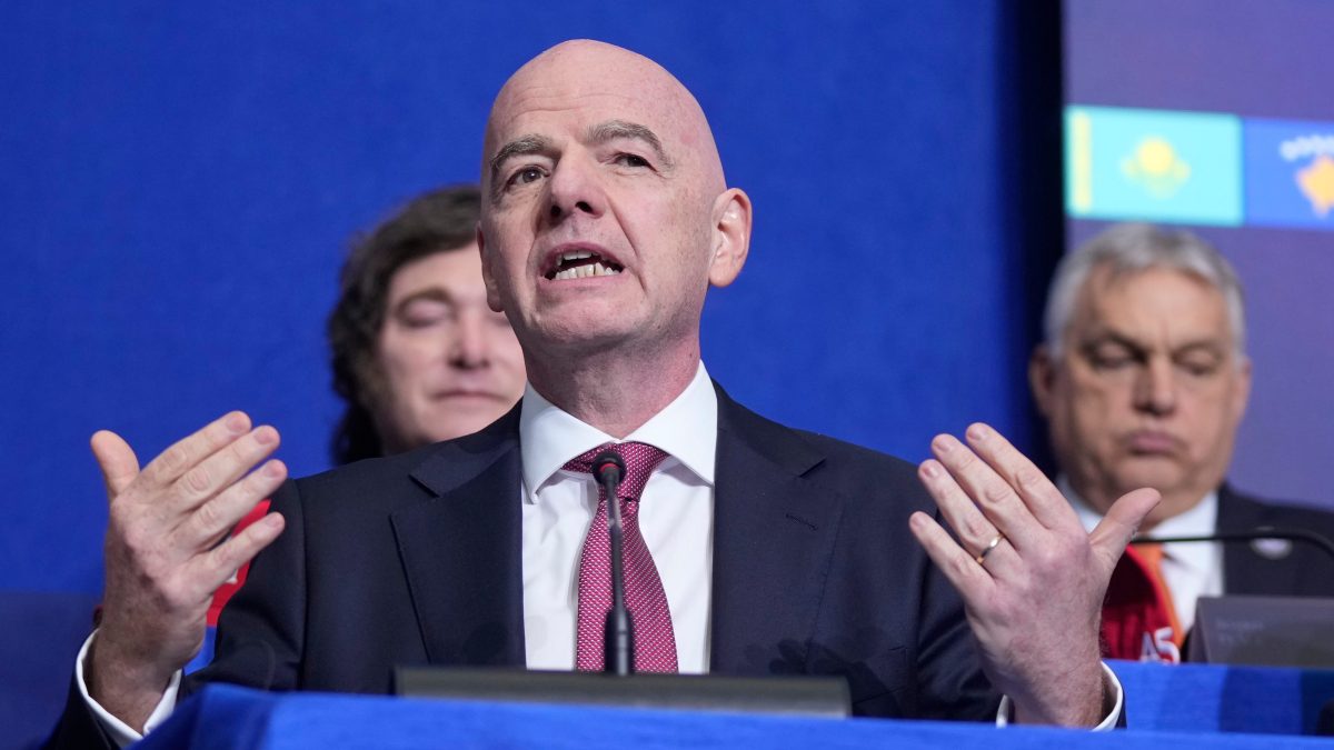 Gianni Infantino espectador de lujo de la victoria de Venezuela ante Italia en el Clásico Mundial [Video]