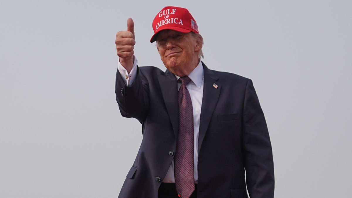 Trump cree que muerte de Jameneí podría facilitar una solución diplomática con Irán