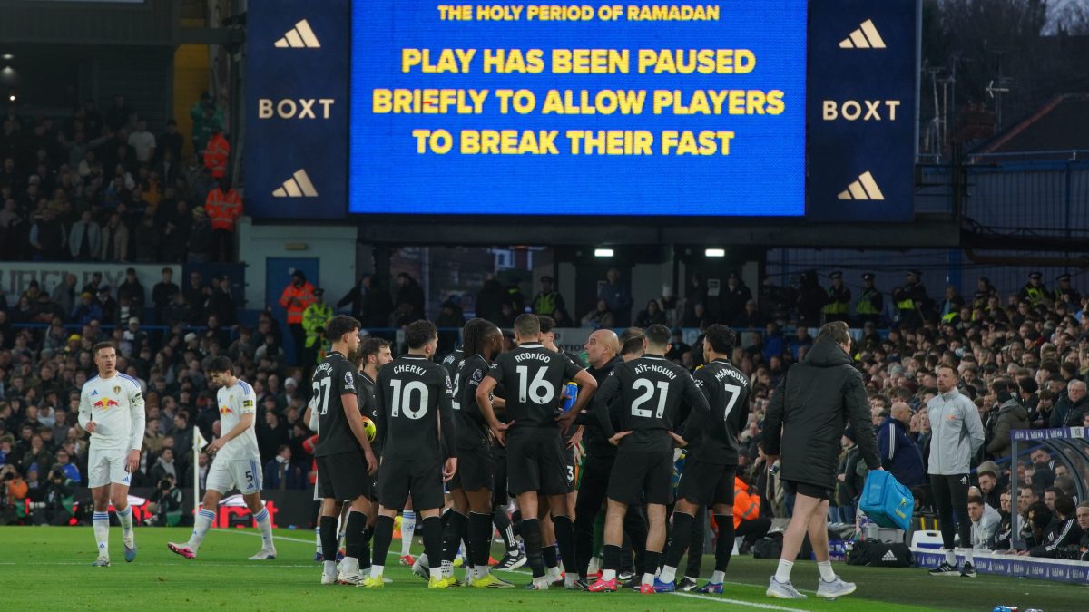 Pep Guardiola pide respeto tras abucheos en pausa del Leeds vs Manchester City por Ramadán (Video)