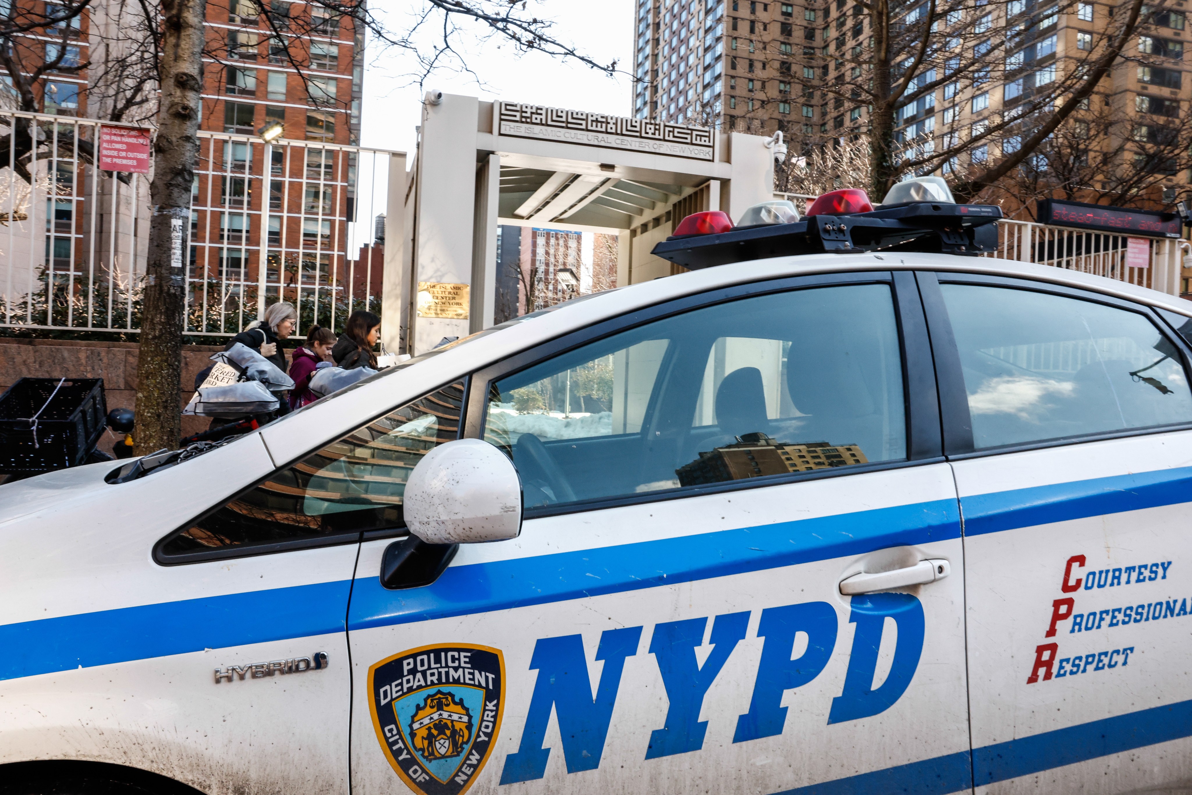 NYPD refuerza el patrullaje en la ciudad de Nueva York ante temor a represalias de Irán - El Diario NY