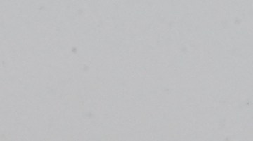 Los bomberos trabajan mientras el humo se eleva fuera de un almacén dañado en una zona industrial en Al Rayyan, Qatar, tras un ataque iraní, el domingo 1 de marzo de 2026.