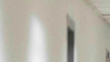 Las operaciones contra inmigrantes se realizan incluso en cortes.