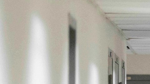 Las operaciones contra inmigrantes se realizan incluso en cortes.