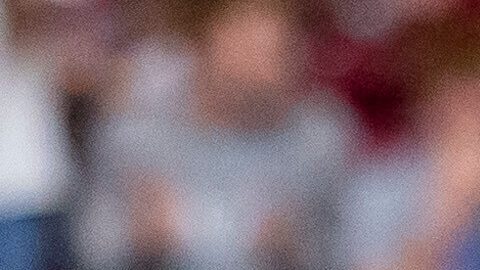 El escolta de Alabama, Aden Holloway, celebra tras anotar un triple contra Auburn durante la segunda mitad de un partido de baloncesto universitario de la NCAA el sábado 7 de marzo de 2026 en Tuscaloosa, Alabama.