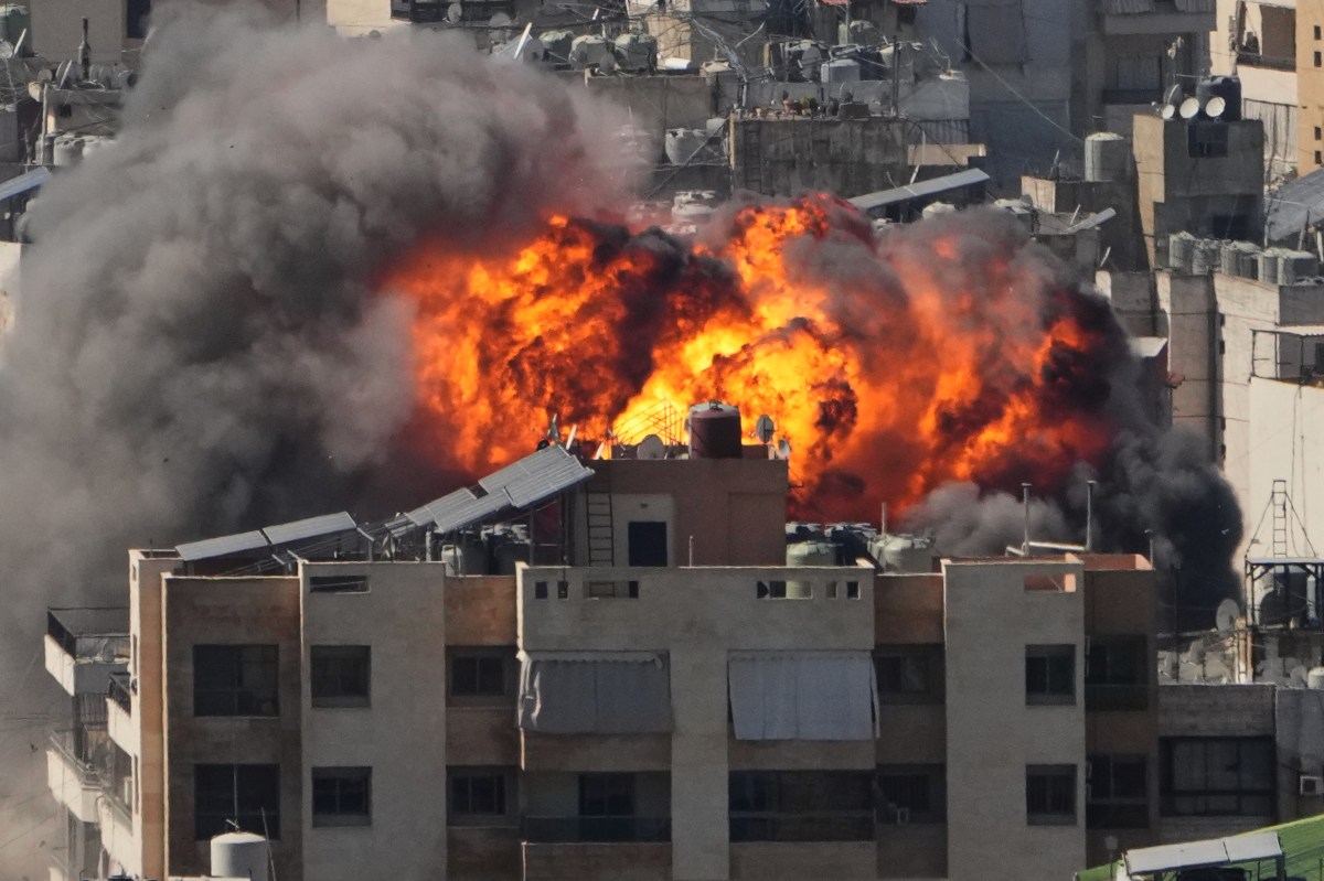 Israel lanza oleada de bombardeos contra “objetivos del régimen” en Teherán