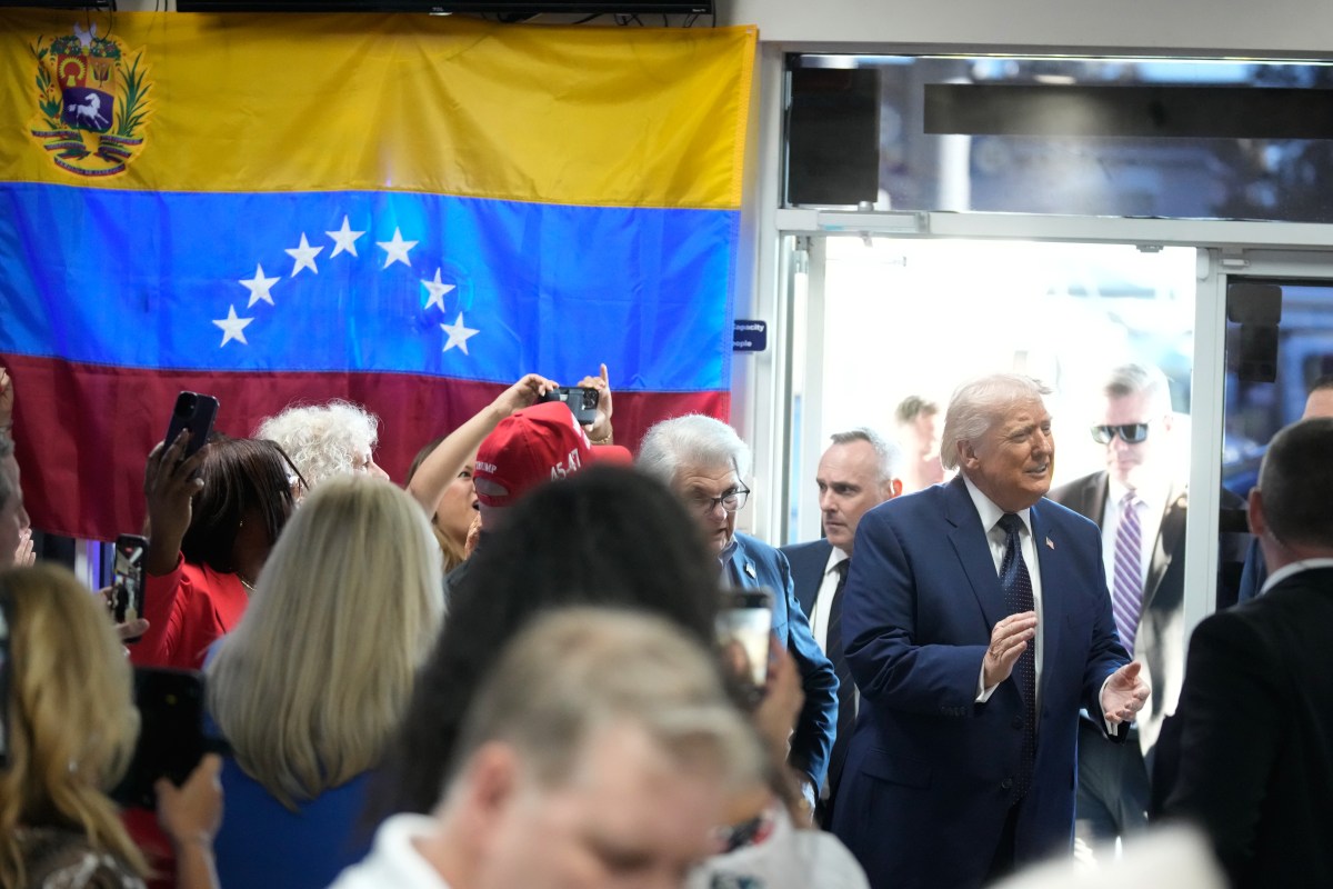 Venezolanos en Florida recibieron a Trump entre aplausos en el restaurante El Arepazo