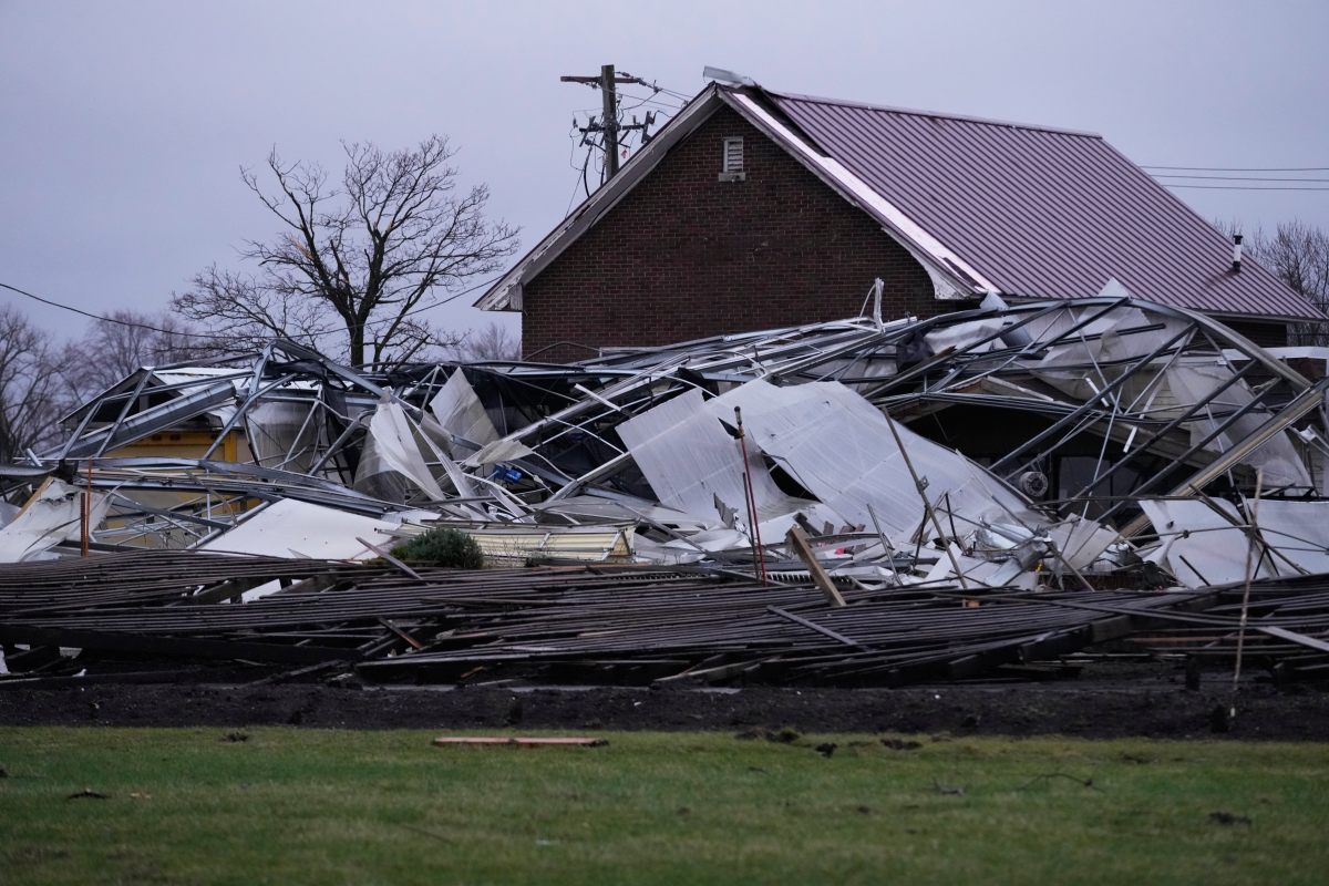 Al menos 4 tornados y una tormenta arrasaron Illinois e Indiana dejando 2 muertos