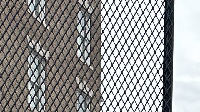 La policía del Servicio Secreto de EE. UU. bloquea las calles alrededor de la Casa Blanca mientras investiga un vehículo sospechoso.