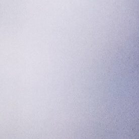 Fernando Tatis Jr., de República Dominicana, sonríe en primera base junto al entrenador Julio Borbón, tras recibir una base por bolas con las bases llenas que permitió a Manny Machado anotar,