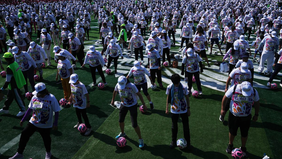 Ciudad de México establece Récord Guinness con la clase de fútbol más grande del mundo