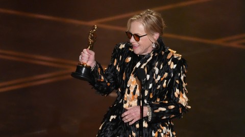 Amy Madigan fue la primera ganadora de la noche.