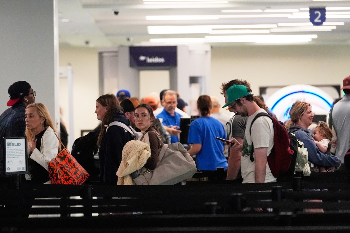 Agentes de la TSA renuncian por impagos mientras se disparan las esperas