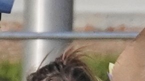 Leqaa Kordia celebra al ser liberada por ICE en Texas.