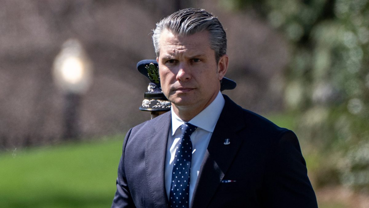 Juez anula política del Pentágono que limita acceso a la prensa independiente