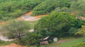 Varios de los rescatados fueron evacuados "directamente desde los tejados", dijo el gobernador de Hawaii.