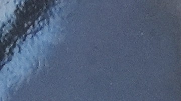 El secretario de Estado Marco Rubio habla por teléfono al salir del edificio federal James Lawrence King tras testificar en el juicio contra su excompañero de piso, David Rivera, el martes 24 de marzo de 2026, en Miami.