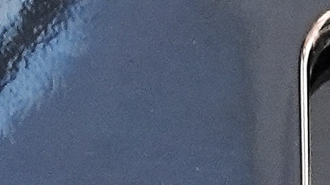 El secretario de Estado Marco Rubio habla por teléfono al salir del edificio federal James Lawrence King tras testificar en el juicio contra su excompañero de piso, David Rivera, el martes 24 de marzo de 2026, en Miami.