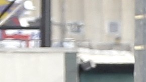 Cuando la policía se presentó en el apartamento, había charcos de sangre en el suelo hacia el dormitorio y salpicaduras en las paredes.