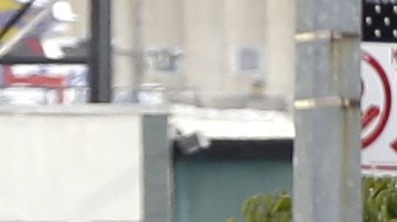 Cuando la policía se presentó en el apartamento, había charcos de sangre en el suelo hacia el dormitorio y salpicaduras en las paredes.