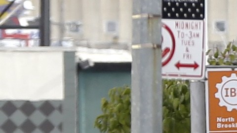 Cuando la policía se presentó en el apartamento, había charcos de sangre en el suelo hacia el dormitorio y salpicaduras en las paredes.