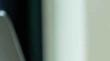 Al implementar hábitos financieros responsables, eventualmente puedes mejorar tu historial crediticio.