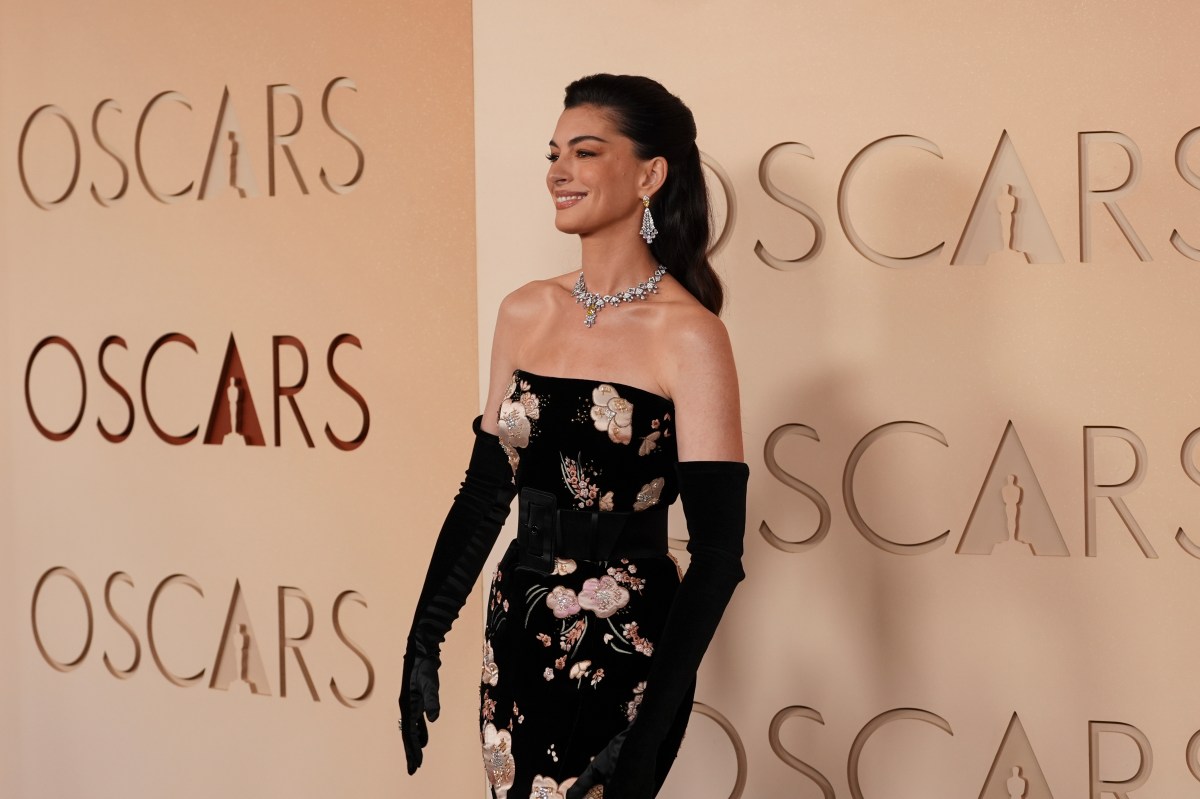 Anne Hathaway expresa su admiración por Frida Kahlo en su visita a CDMX