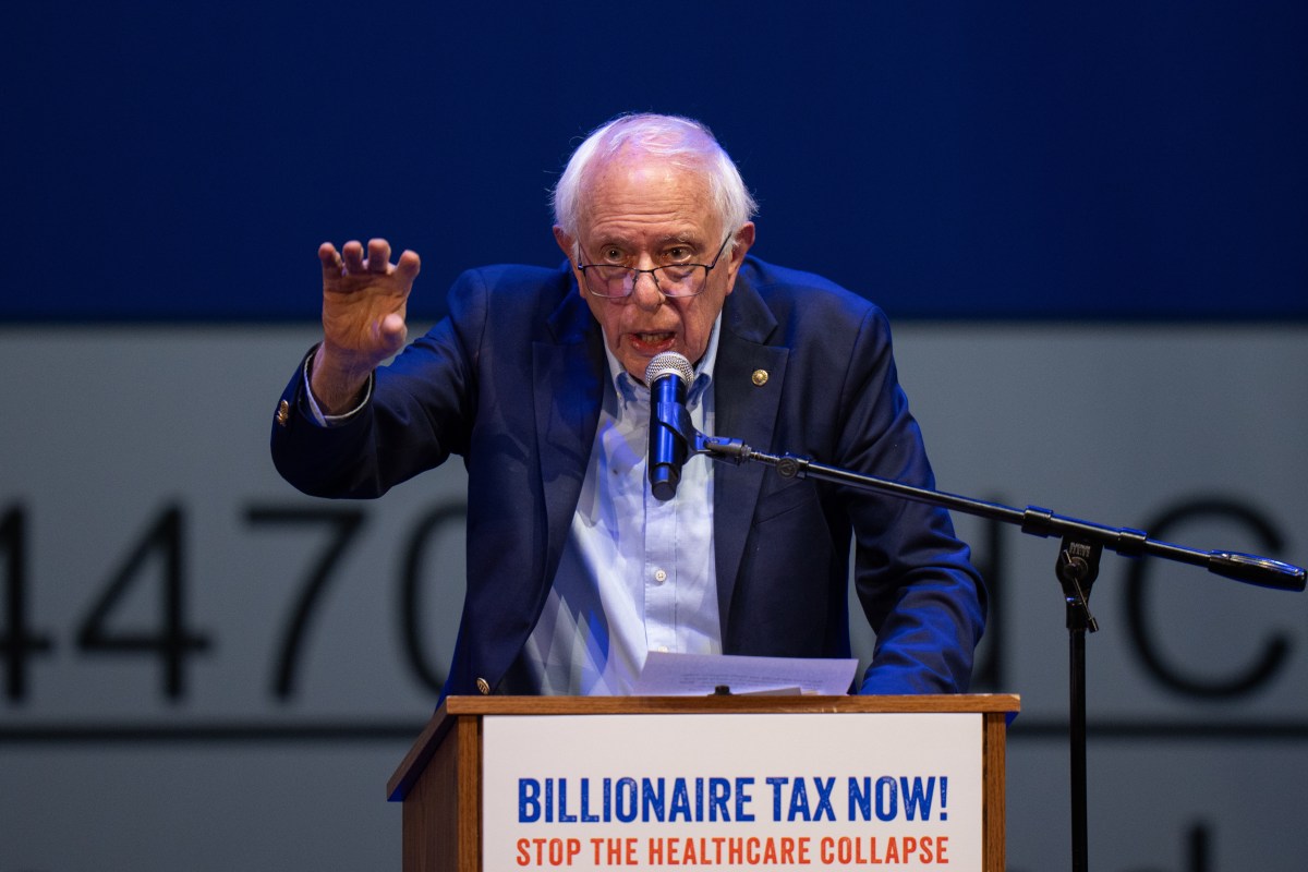 Bernie Sanders propone aumentar impuesto a multimillonarios para ayudar a familias trabajadoras
