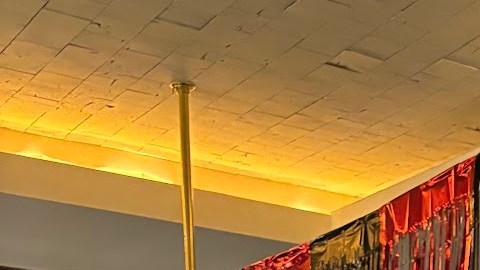 El candidato Brian Romero (a la izq.) cuenta con el respaldo del senador estatal Michael Gianaris.