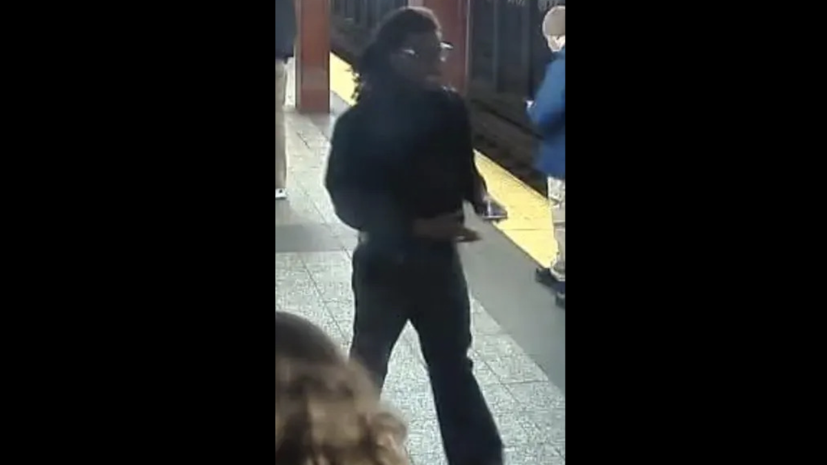 Sujeto de NJ capturado tras golpear mortalmente a un pasajero en Penn Station, según fuentes