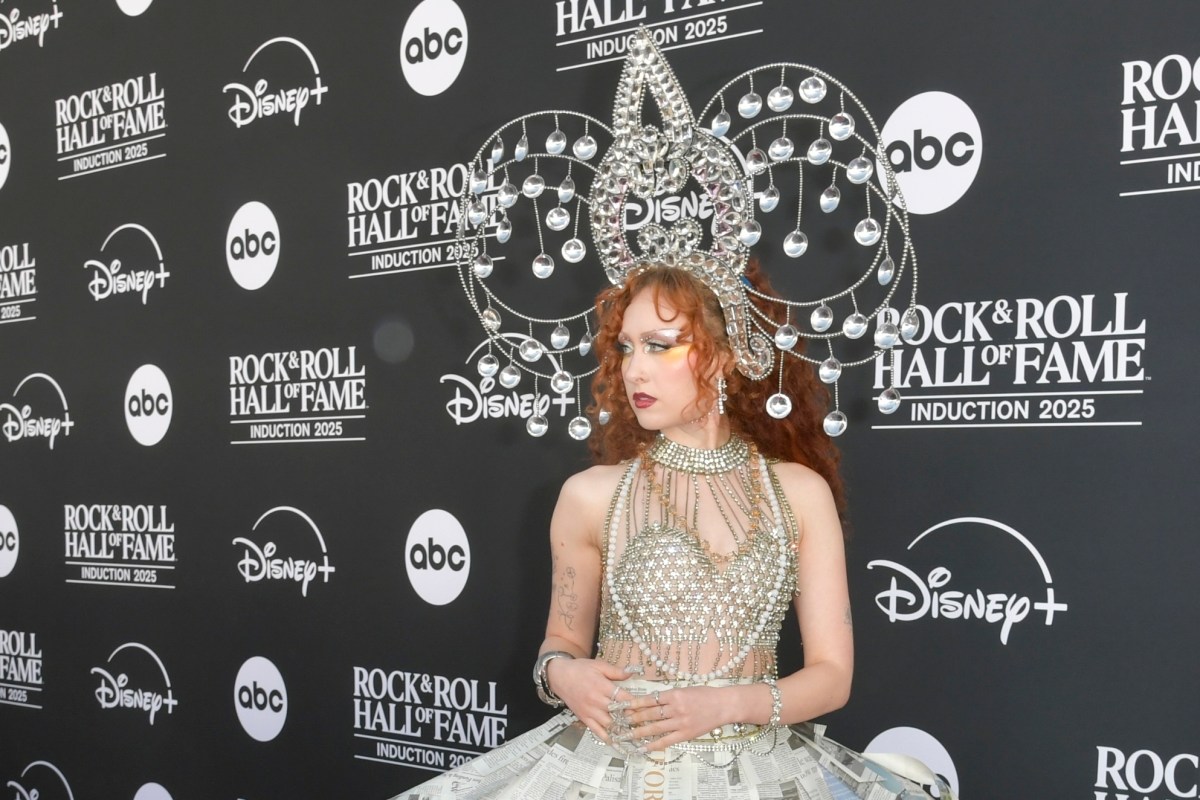 Alcalde de Río prohíbe a Chappell Roan actuar en festival tras polémica con estrella de fútbol