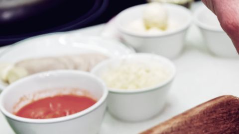 Una olla con arroz blanco