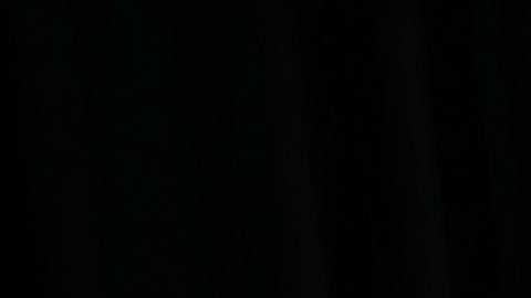 La intérprete de 36 años aparece en momentos domésticos que marcan la estética suave de la propuesta