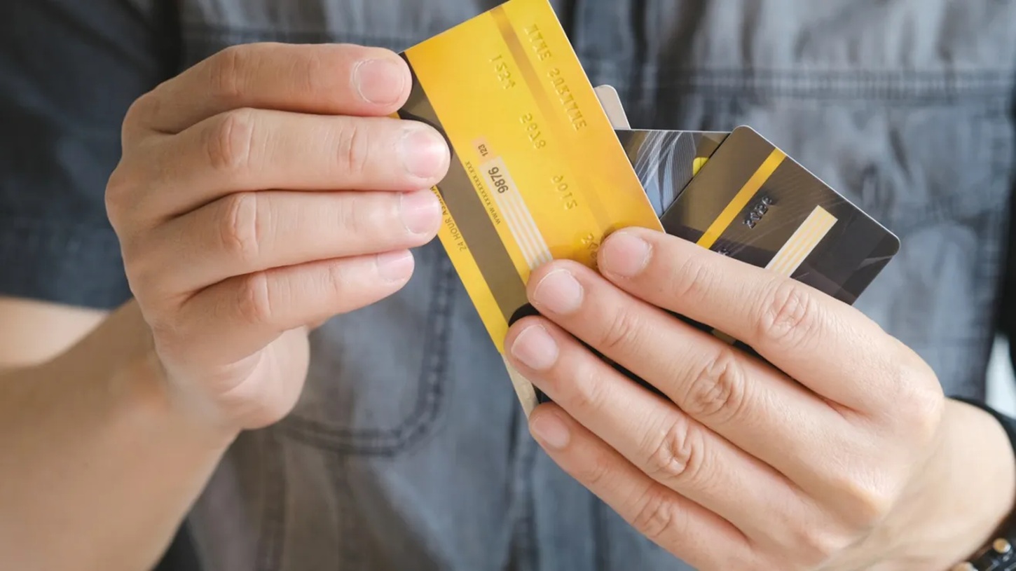 Federal Reserve Flags Credit Card Interest Bites Into NYC Household Spending, Wider Economic Drag Looms