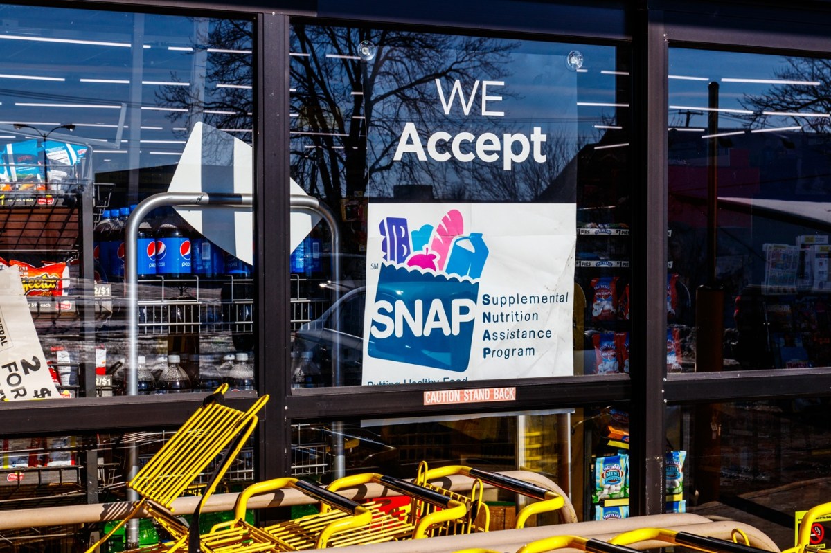¿Te pueden quitar SNAP si ganas más dinero? Los límites de ingresos en 2026