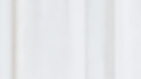 Erich Bergen interpreta a Anthony Radziwill en la serie que sigue la historia de amor entre John F. Kennedy Jr. y Carolyn Bessette.