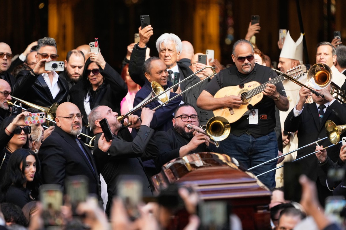 Despiden a Willie Colón con un funeral público en Nueva York