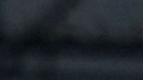 El presidente Donald Trump escucha a Jake Paul hablar en Verst Logistics.