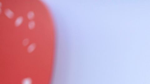 Baena es observado con atención por su padre para mejorar las rutinas que ejecuta en el gimnasio