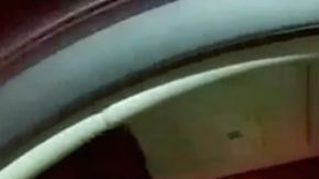 El material policial incluye horas de registro sobre su interacción con agentes y el proceso posterior en la comisaría